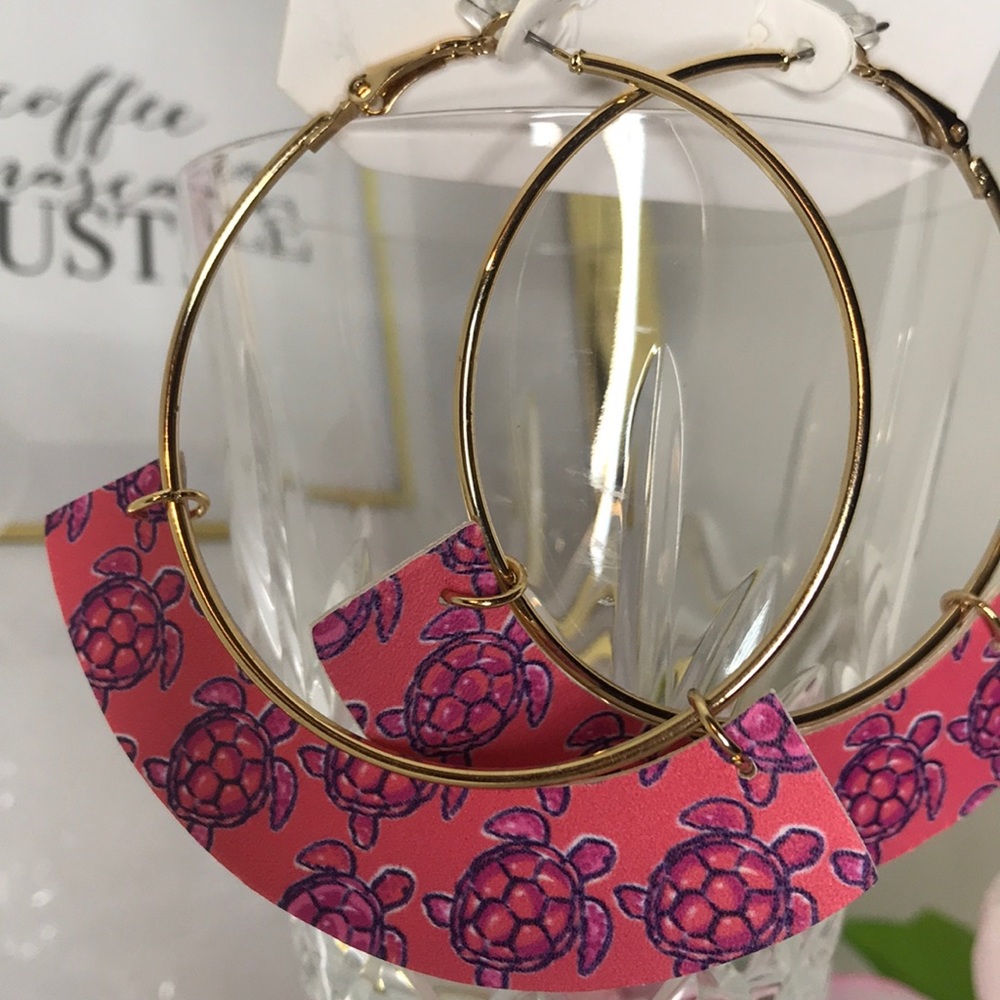 Simply Southern Turtle hoop ring earrings - Picture 3 of 5